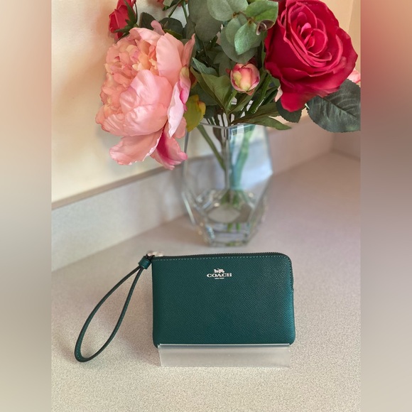 Coach Handbags - Coach Corner Zip Wristlet in Emerald Green